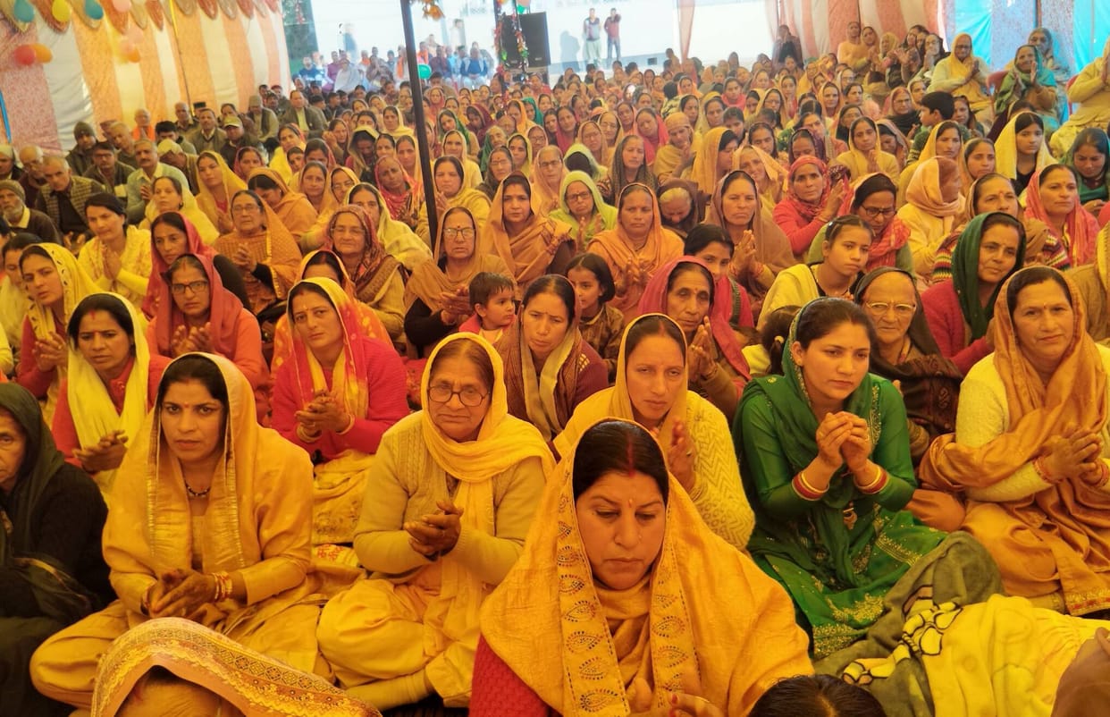 Shrimad Bhagwat Katha in Delgi, devotees were moved by Prahlad's devotion