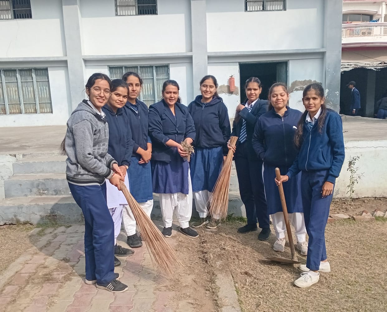 Volunteers cleaned the premises and gave the message of cleanliness.