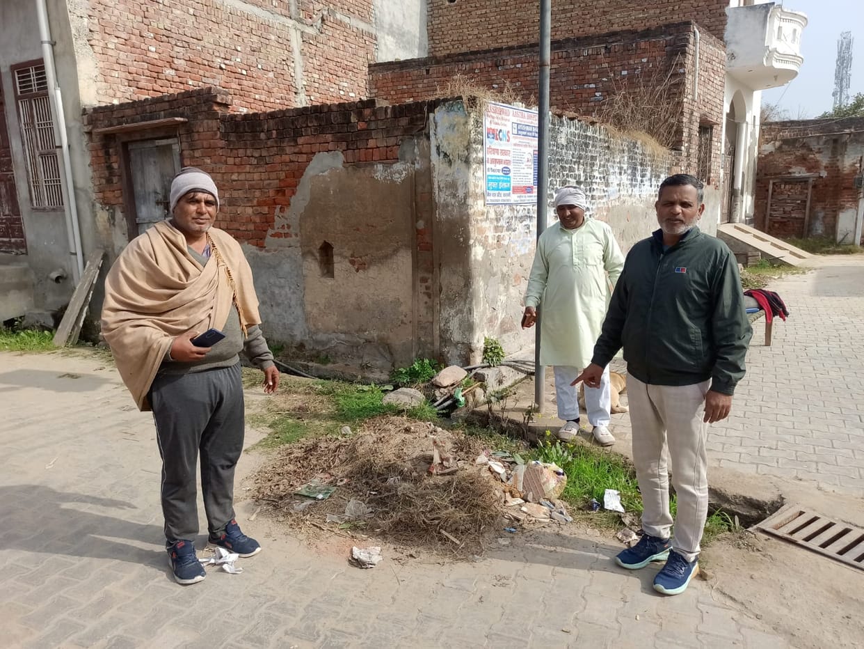 Villagers are troubled by the lack of regular cleaning, saying that the sanitation campaign has been buried in files.