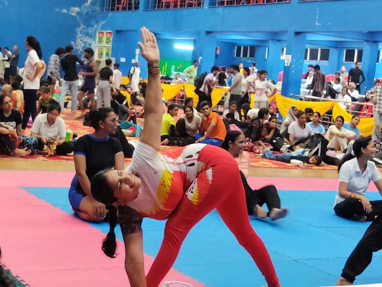 Amidst responsibilities, yoga creates history; daughters fulfill their mother's unfulfilled dream