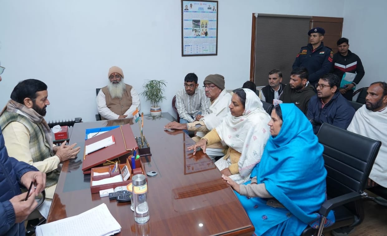 Mahant Satish Das met the CM regarding the problems of the Meham area.