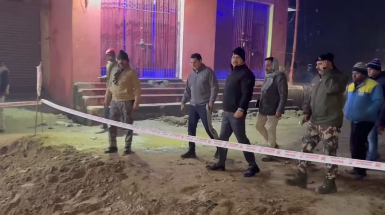 Bihar News: सहरसा में रेलवे ओवरब्रिज का काम तेज, डीएम ने औचक निरीक्षण और अतिक्रमण हटाने के दिए निर्देश