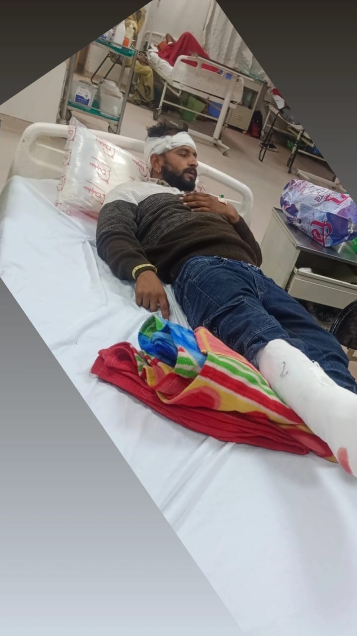 Passenger falls from moving train while trying to save his mobile from robbers, critical