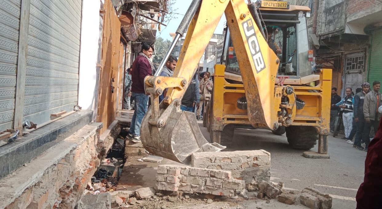 Encroachment removed from 200 places in the main market