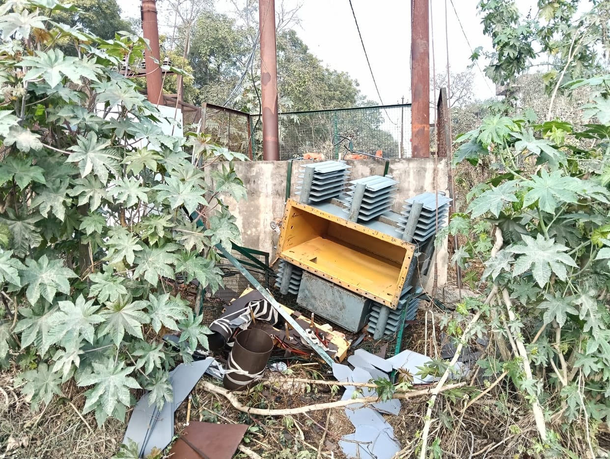 Thieves stole goods worth Rs 6 lakh after demolishing a transformer.