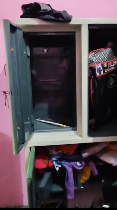 Theft by breaking the locks of two houses in Chhoti Nagariya
