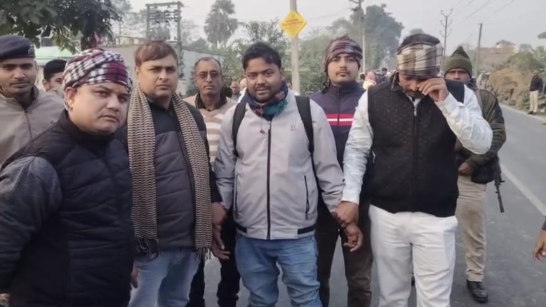 Vaishali: Vigilance Department arrested revenue employee red-handed while accepting bribe of 5000 rupees