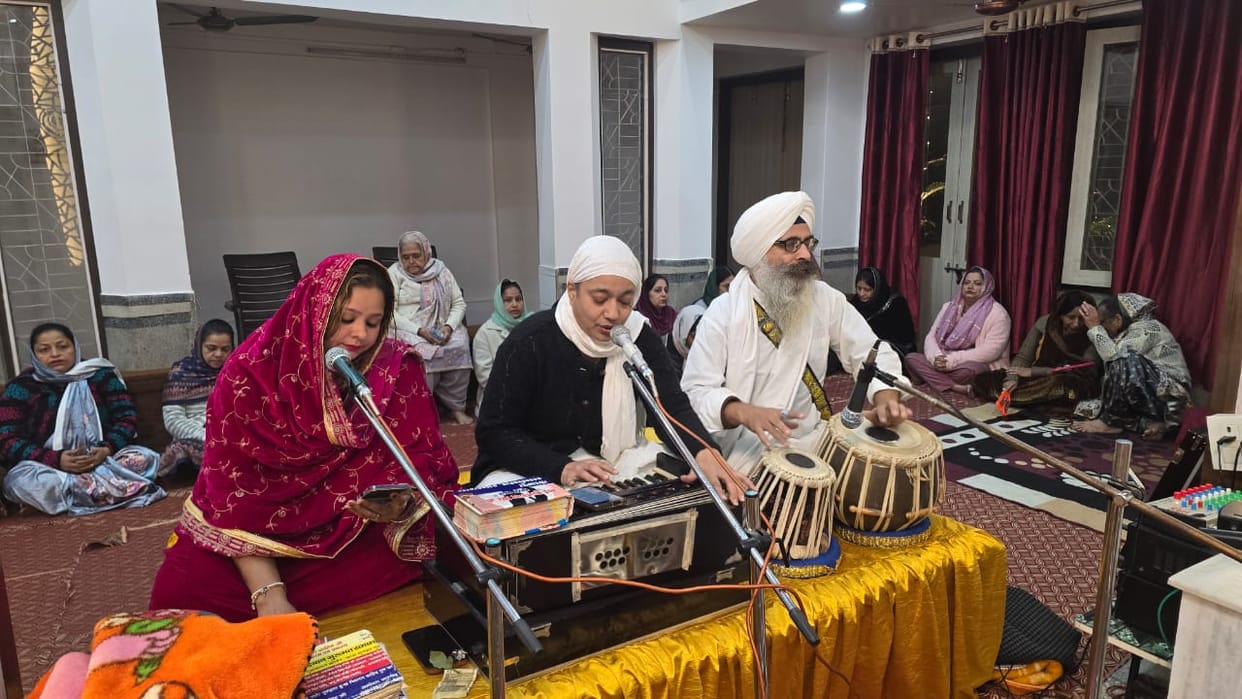 Kirtans resonate on the birth anniversary of Guru Gobind Singh