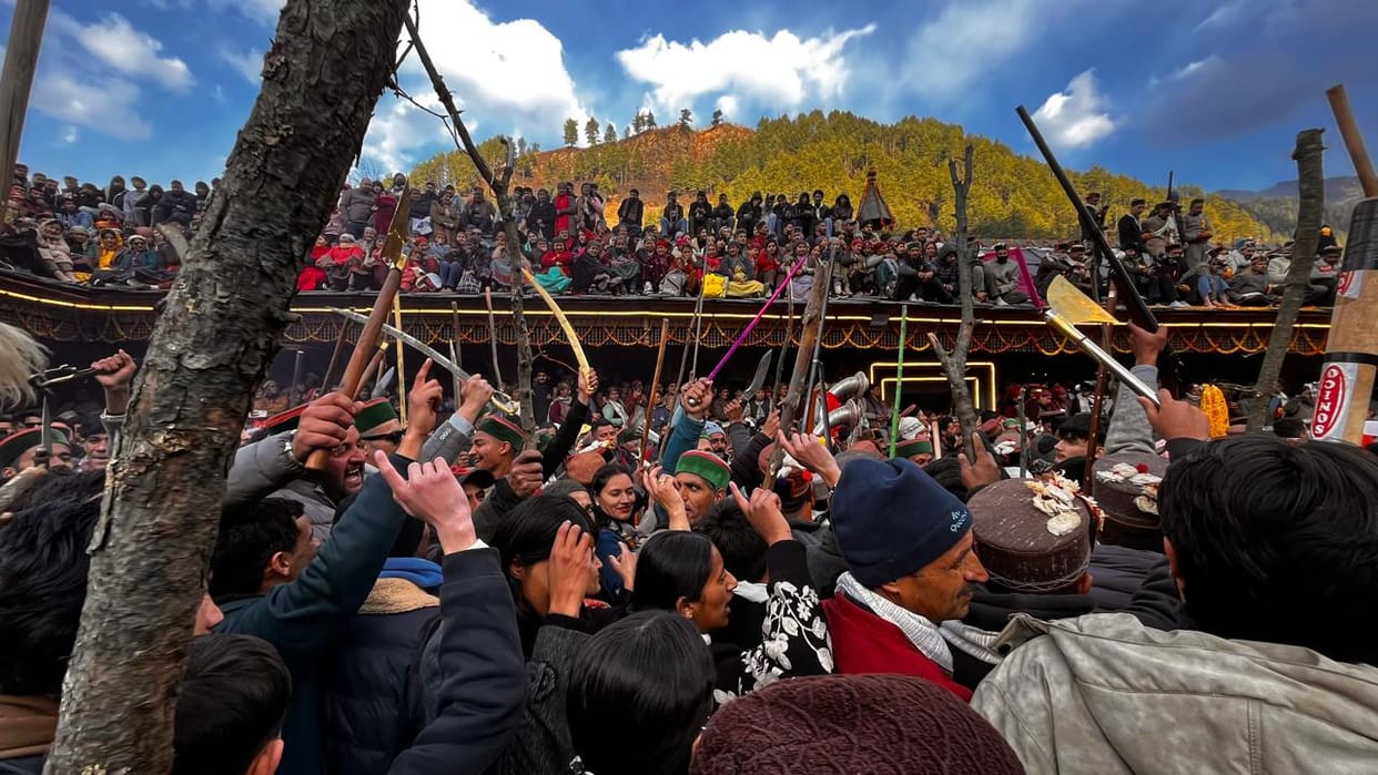 Young people, elders and children performed group dance at the Shanti ritual