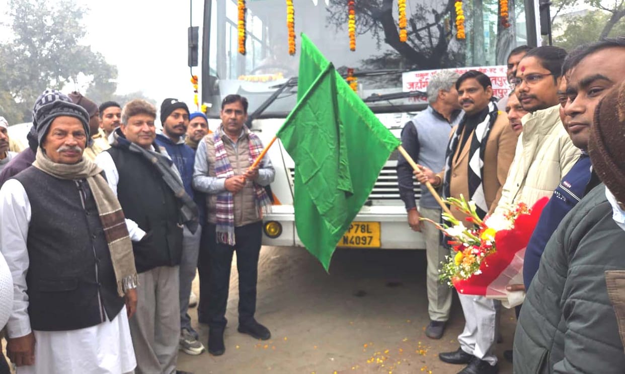Two roadways buses started operating from Jahangirpur to Noida.