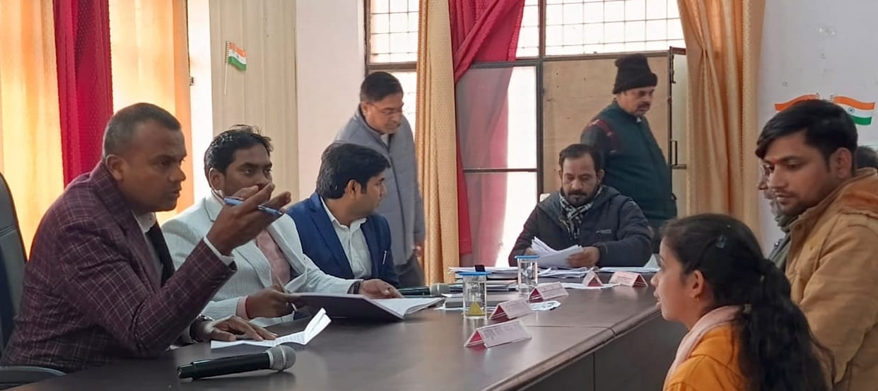 No complaint or problem should remain pending for more than three days: Divisional Commissioner