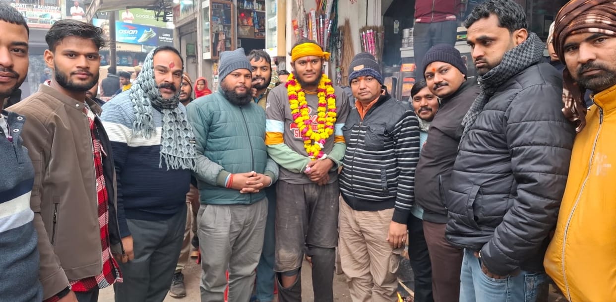 Dandauti Parikrama from Lucknow to Vrindavan for the health of Premanand Maharaj