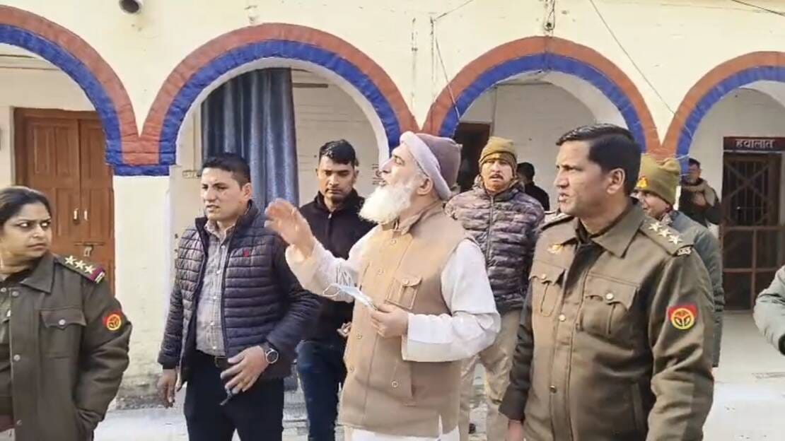 Police arrested gangster Firoz Khan from the basement of his house.