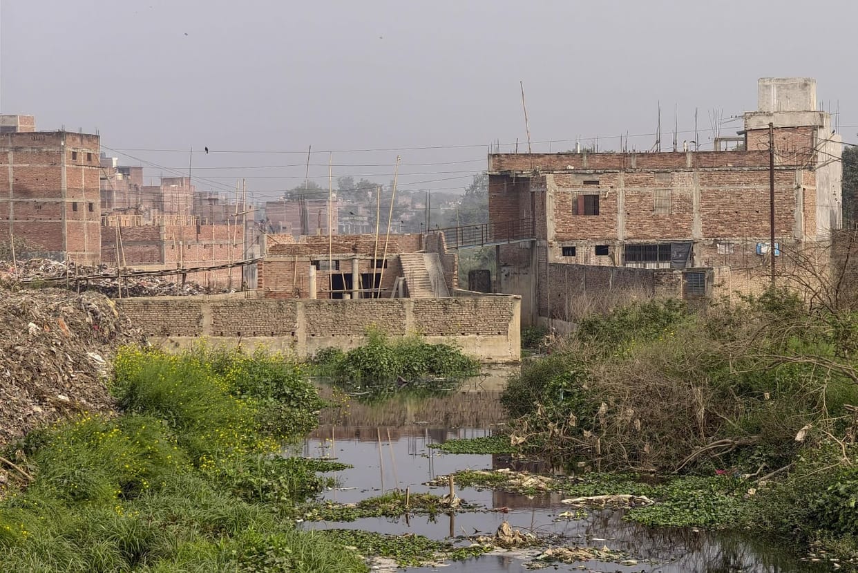Plotting and building construction by filling the drain that has been flowing for six decades