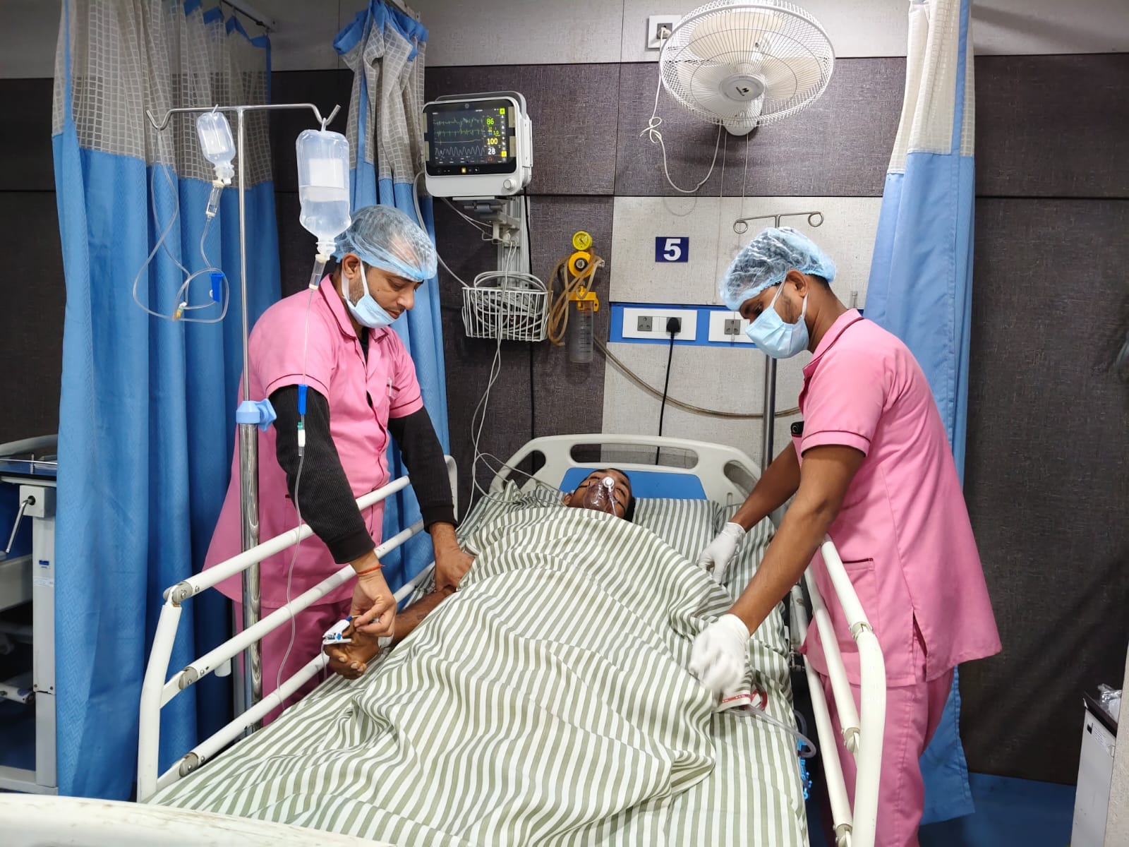 निजी क्लीनिक में इलाजरत जख्मी