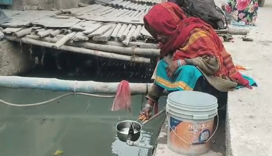 Muzaffarpur Bihar news :smart city water supply where drinking water is supplied through a dirty drain