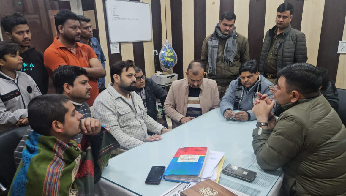 The businessman said that the policemen do not return the money after taking loan.