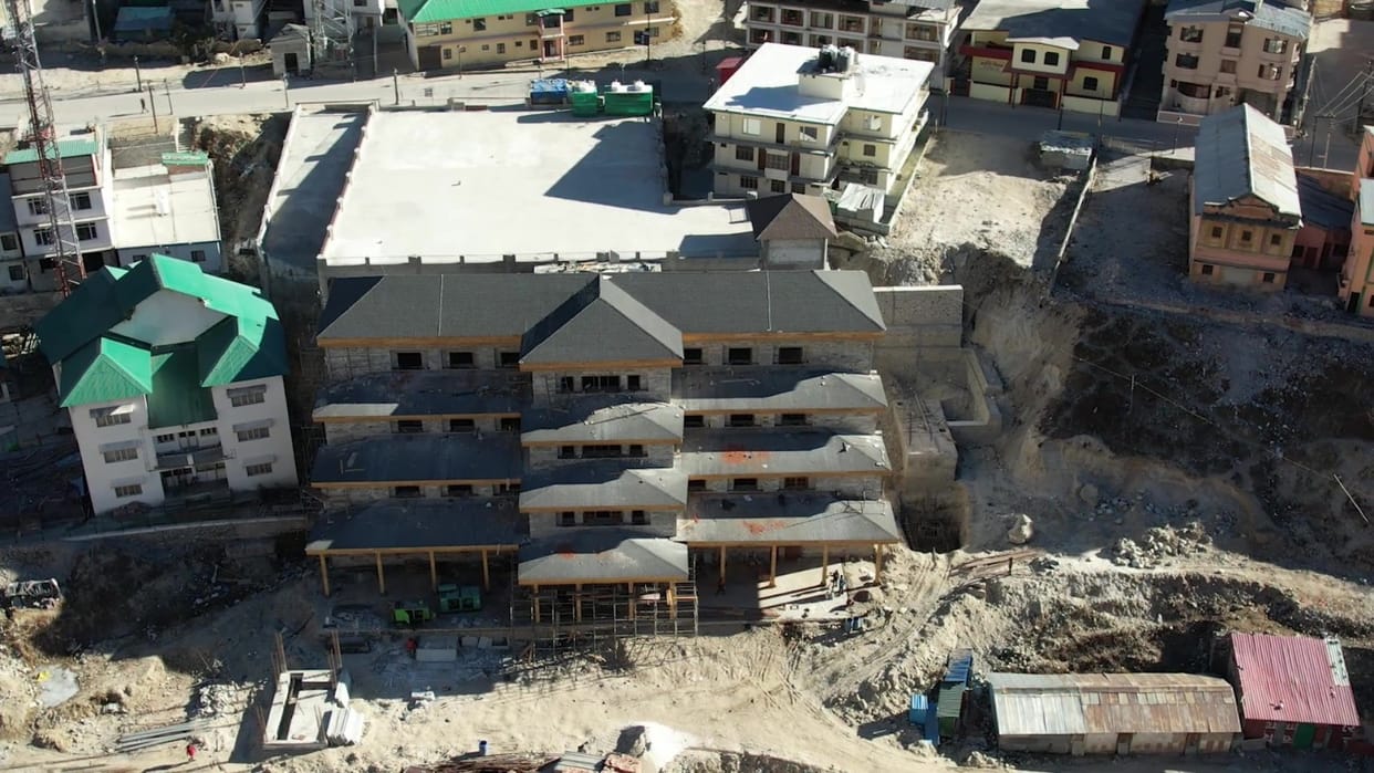 Due to cold, the work of master plan in Badrinath has stopped.
