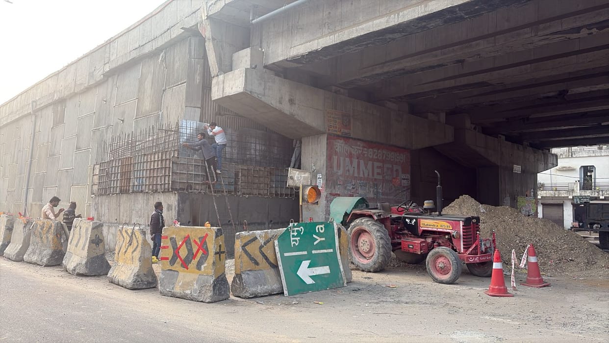 Repair work has begun on the damaged overpass of the Delhi-Dehradun Expressway.