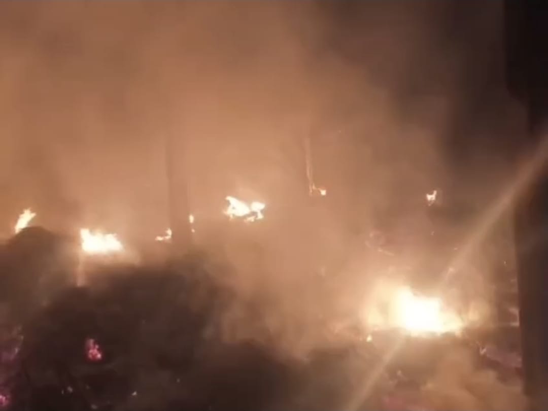Vaishali: Massive fire breaks out in Dalit settlement more than half a dozen houses gutted property destroyed