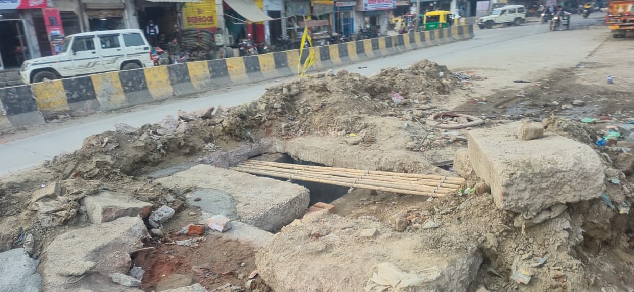 A new drinking water line will be laid in the city at a cost of 235 crore rupees, sewer lines will be expanded at a cost of 54 crore rupees, and the facility will reach 13 outer colonies.