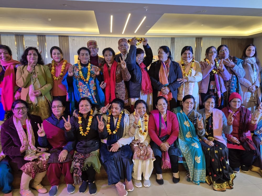Pushpa Vaishnav became the president of the women's wing of the Uttarakhand Maha Parishad.