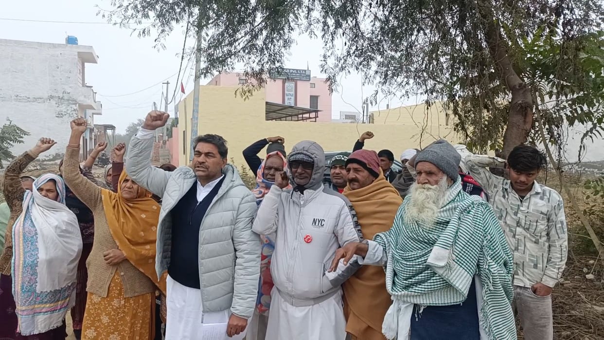 Work was stopped for two hours to demand an increase in compensation.