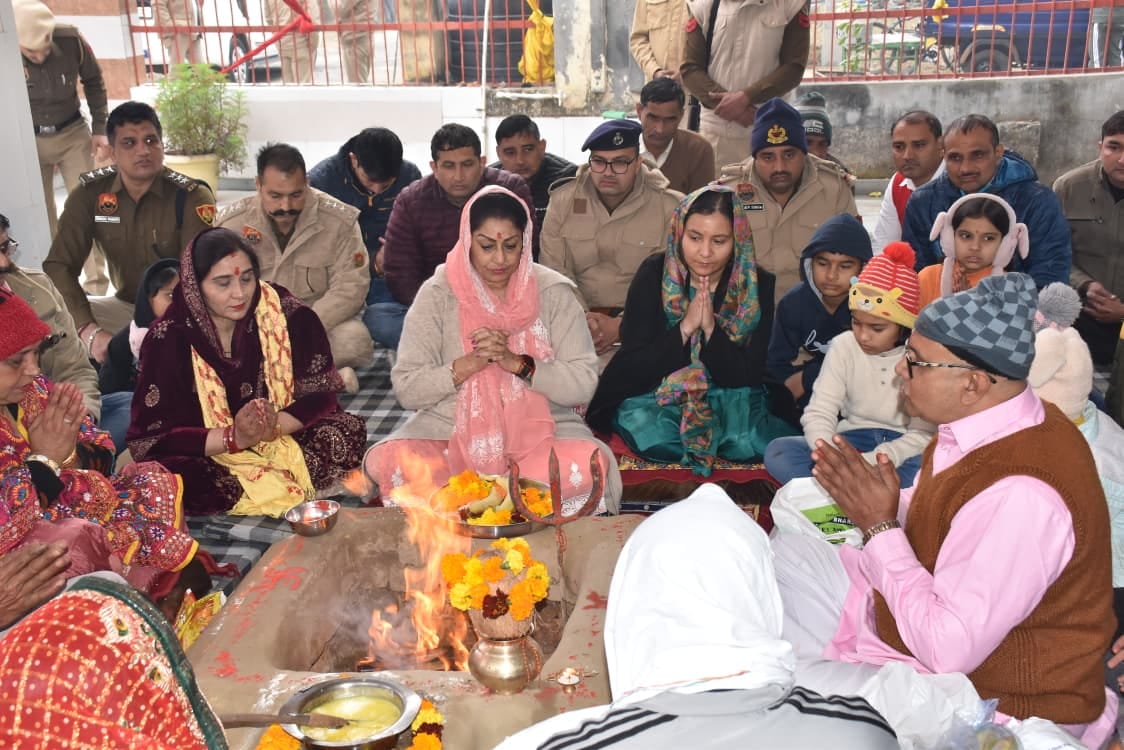 The police lines echoed with chants of "Har Har Mahadev".
