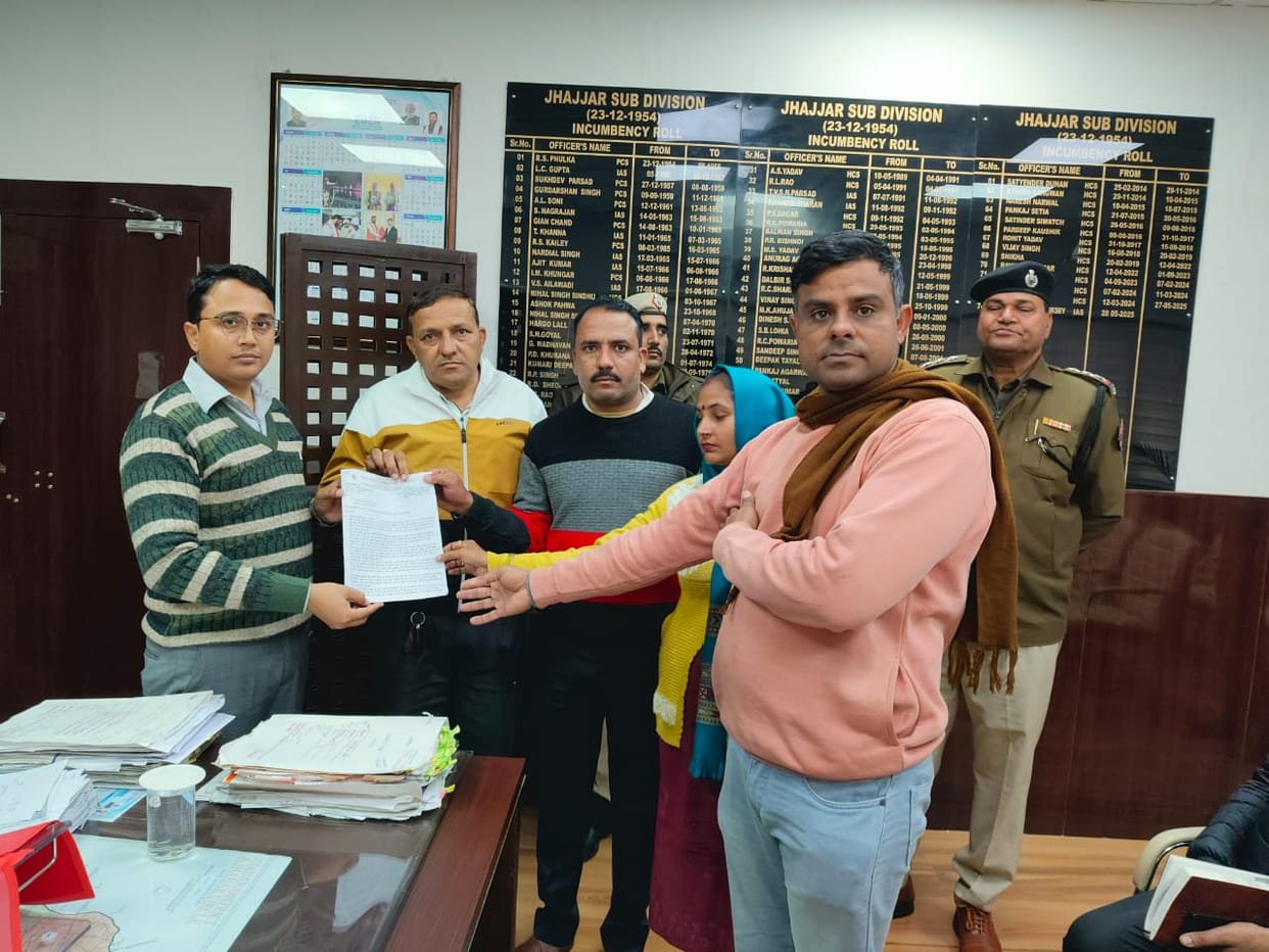 Demand to open the Labour Welfare Board portal.