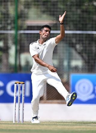 Anshul shines in Vijay Hazare Trophy, takes three wickets in one matchAnshul shines in Vijay Hazare Trophy, takes three wickets in one match