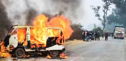 Satna News: Van carrying devotees to Maihar catches fire after steering jams and vehicle crashes into tree