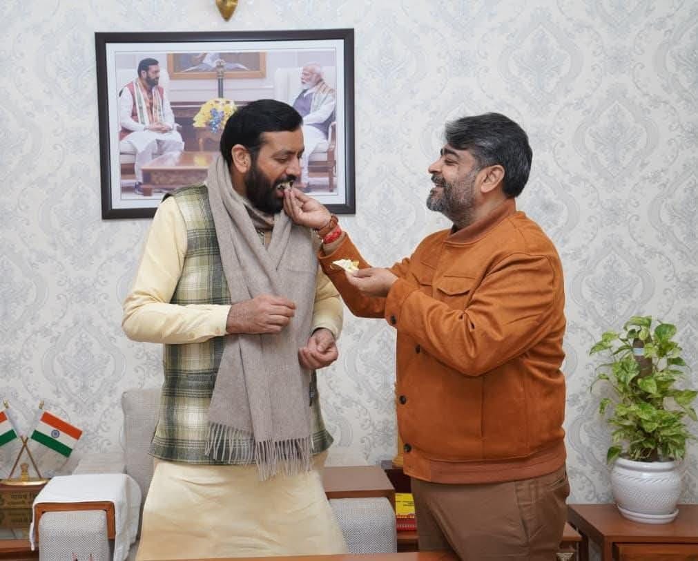 Former state minister met the CM after receiving the gift of IMT.