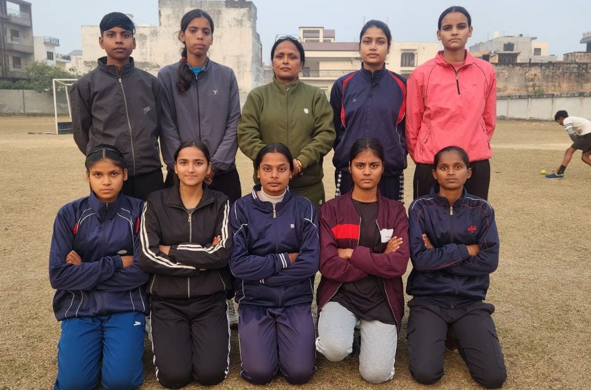 Seven girl students of YD College selected in Lucknow University's women's hockey team