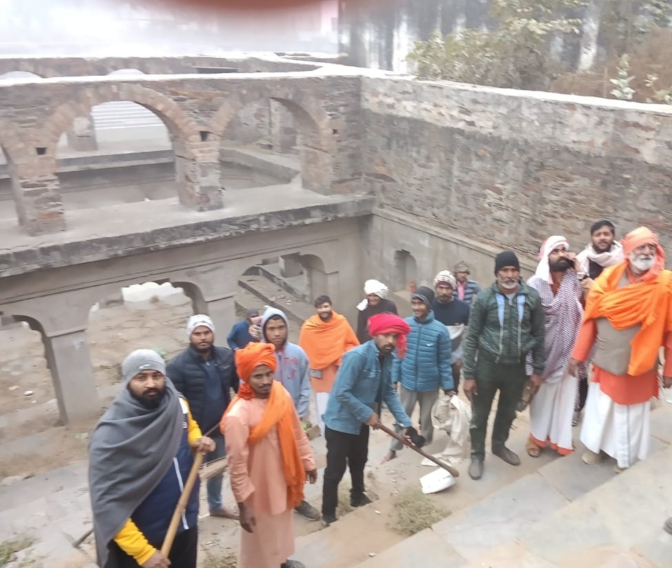 Cleaning of the pond of Baba Ramswarupdas Ashram