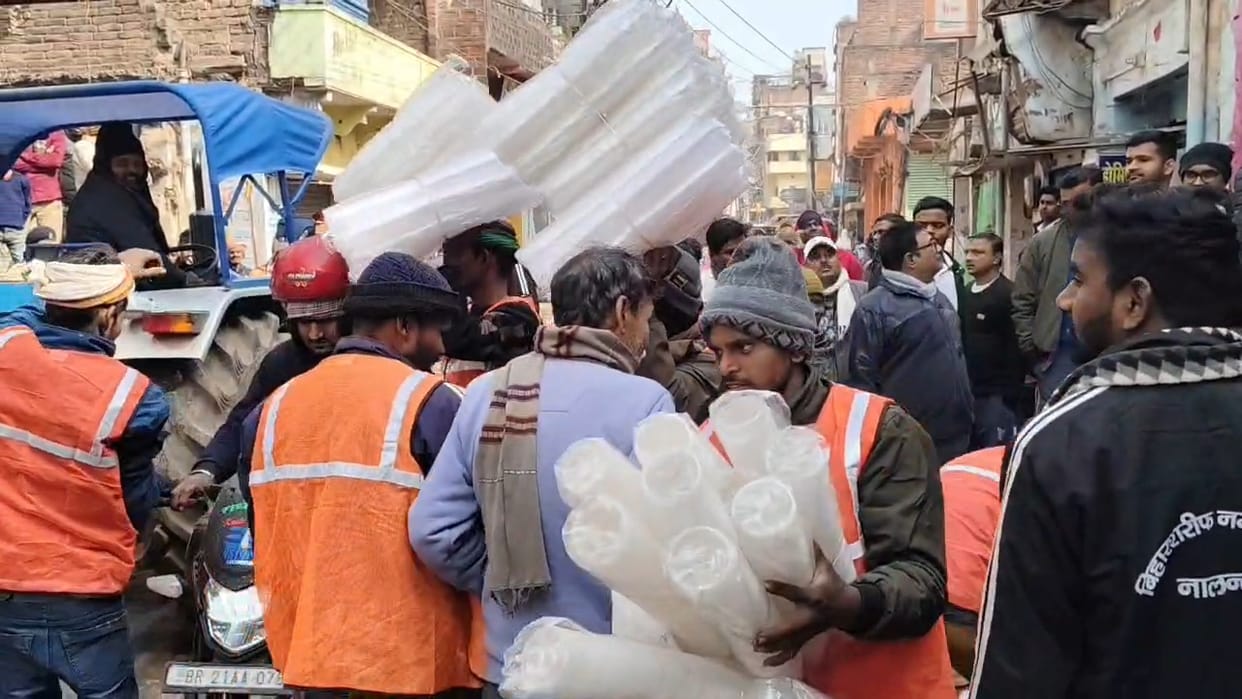 Nalanda news Bihar Sharif Municipal Corporation took action against encroachments and single-use plastics.