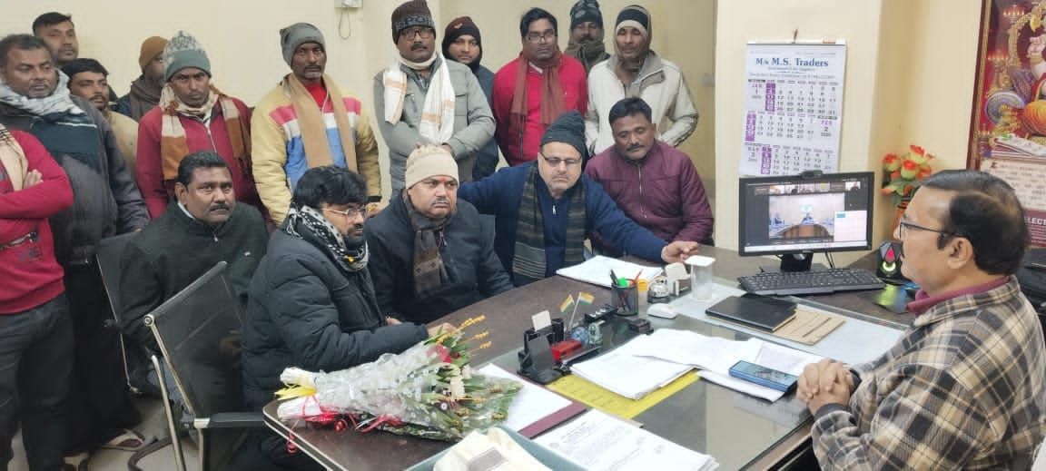 In Kasya, electricity contract workers staged a protest at the substation and submitted a memorandum.