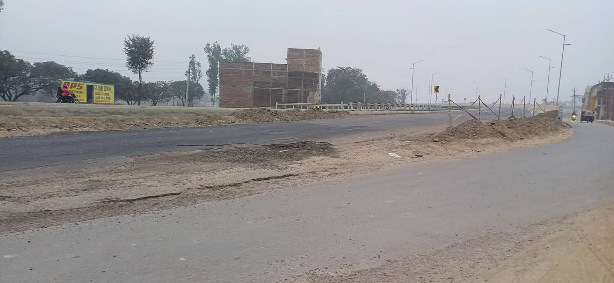 Lack of indicators on Sonauli Highway, risk of accidents