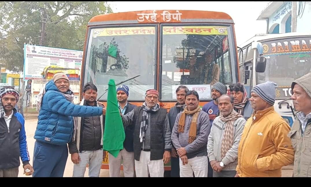 फोटो-12-रोडवेज डिपो को रवाना करते नगर पंचायत अध्यक्ष सियाशरण व्यास व अन्य। स्रोत-विभाग