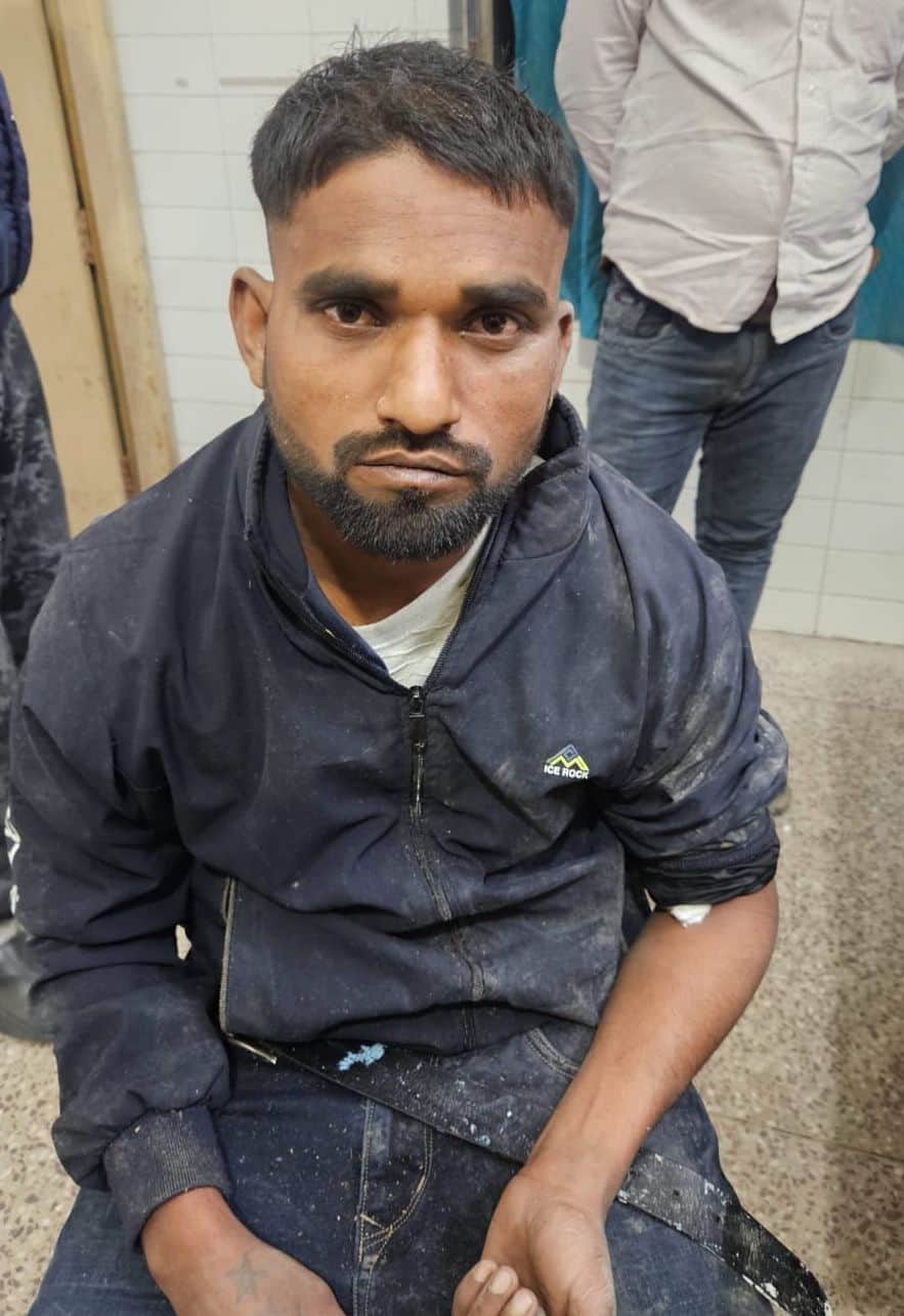 फोटो-14- सीएचसी में मौजूद मुठभेड़ में घायल आरोपी विकास गुप्ता। संवाद