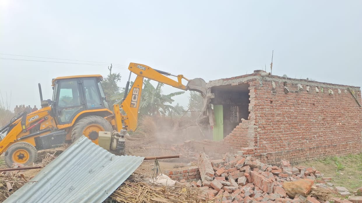 The construction was demolished in five hours in the presence of officials and police force.