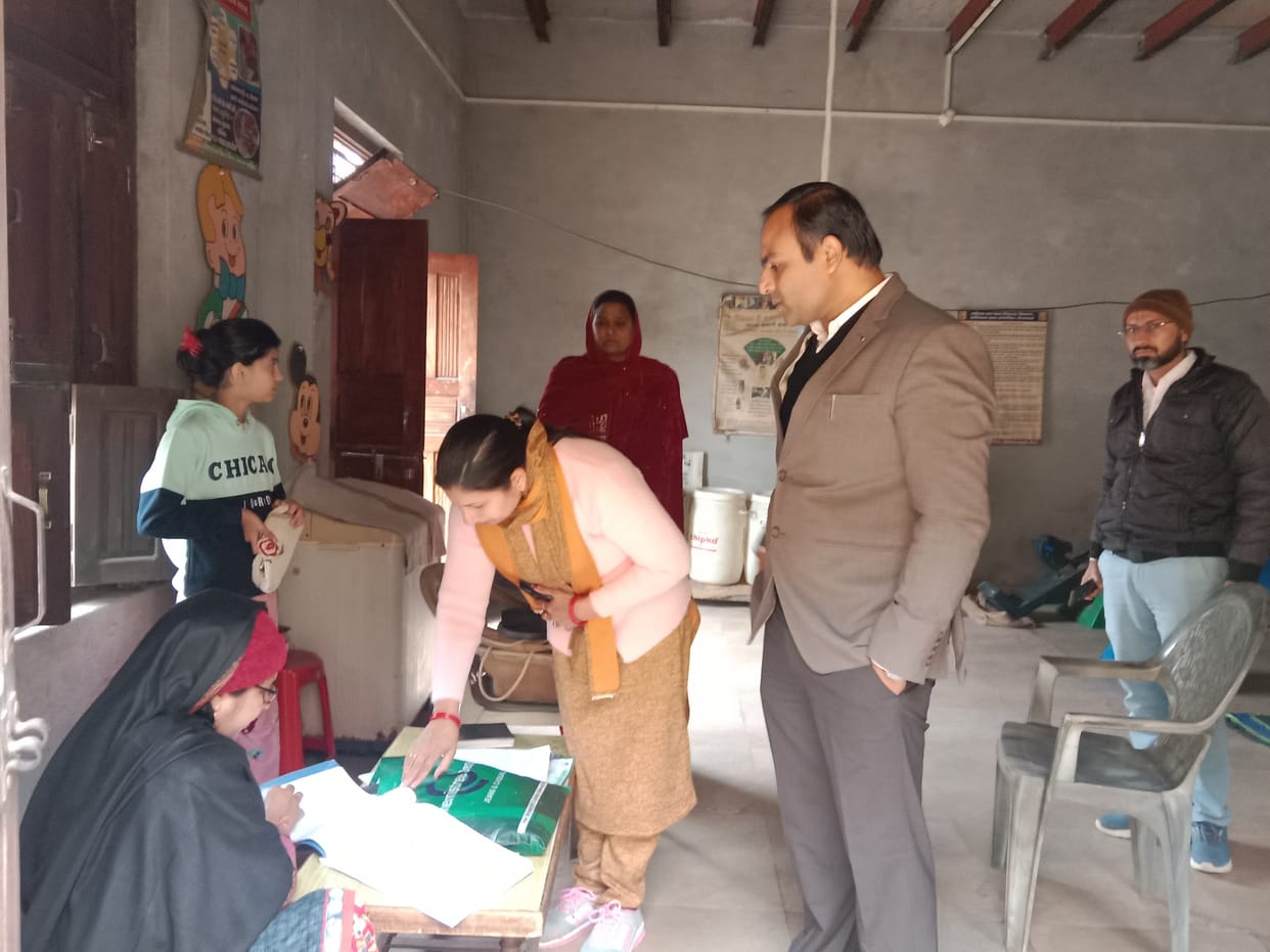 The SDM inspected the Anganwadi center.
