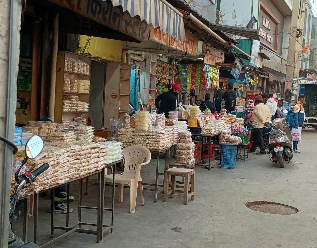 Increased sales of dry fruits and Gajak-Rewadi in the market