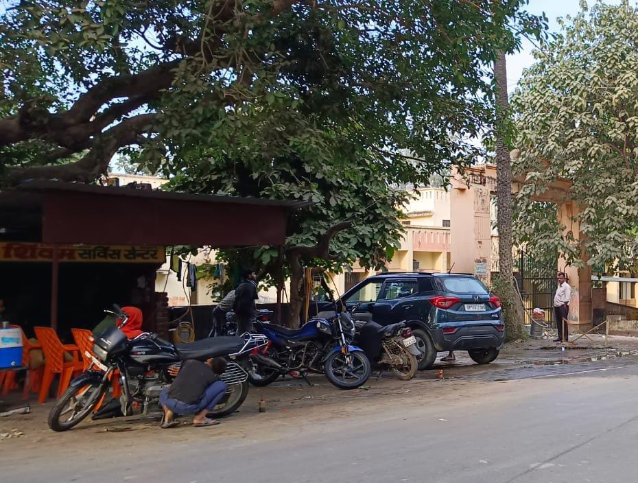 Water exploitation from illegal car washing centers in Hastinapur, standards openly ignored