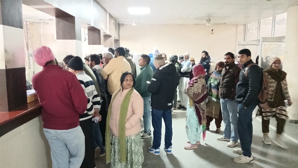 Due to power failure, work of e-Disha center stopped, people got upset