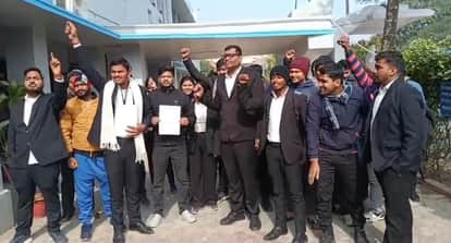 Muzaffarpur Bihar news : students protest against colage admistration for demand exam