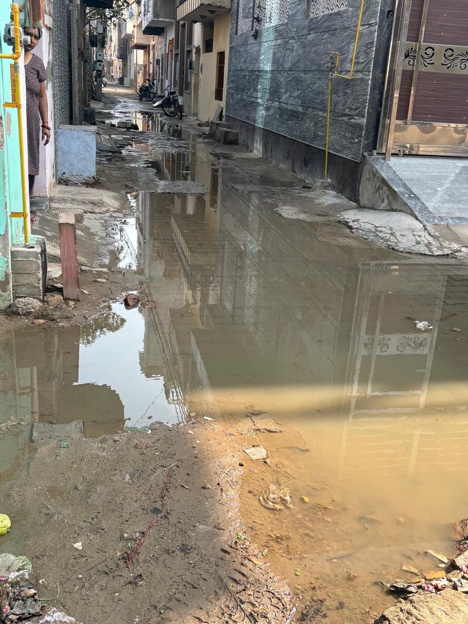 The problem of sewer overflow in Sati Colony and Company Bagh has troubled the public.