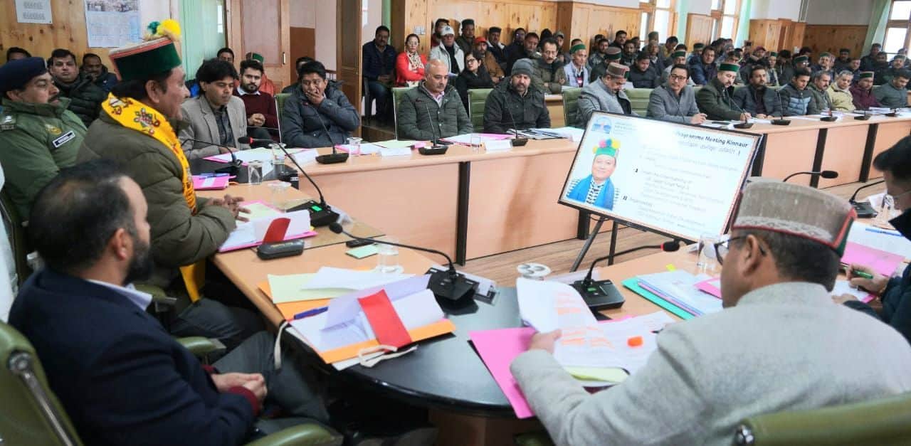 रिकांगपिओ में जिला स्तरीय योजना, विकास एवं 20 सूत्रीय कार्यक्रम समिति की बैठक में अधिकारियों को