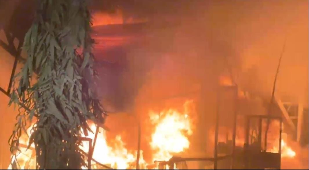 Fire in two shops of tire market, loss of more than five lakhs