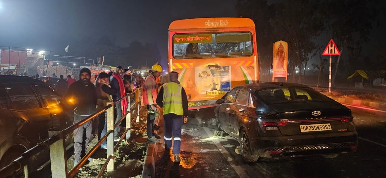 Shahjahanpur: Maulana Tauqeer's son's car collided with a bus... Drugs were found, police are investigating.
