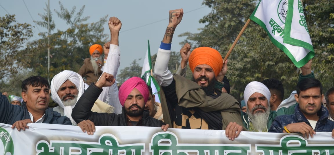 Farmers protest against paddy scam, argue with police
